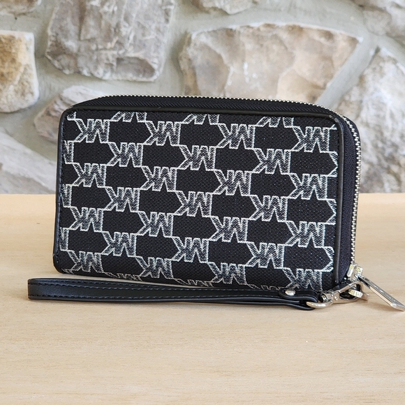 Michael Kors Jet Set LG Logo Phone Wallet Wristlet Black - Picture 2 of 6